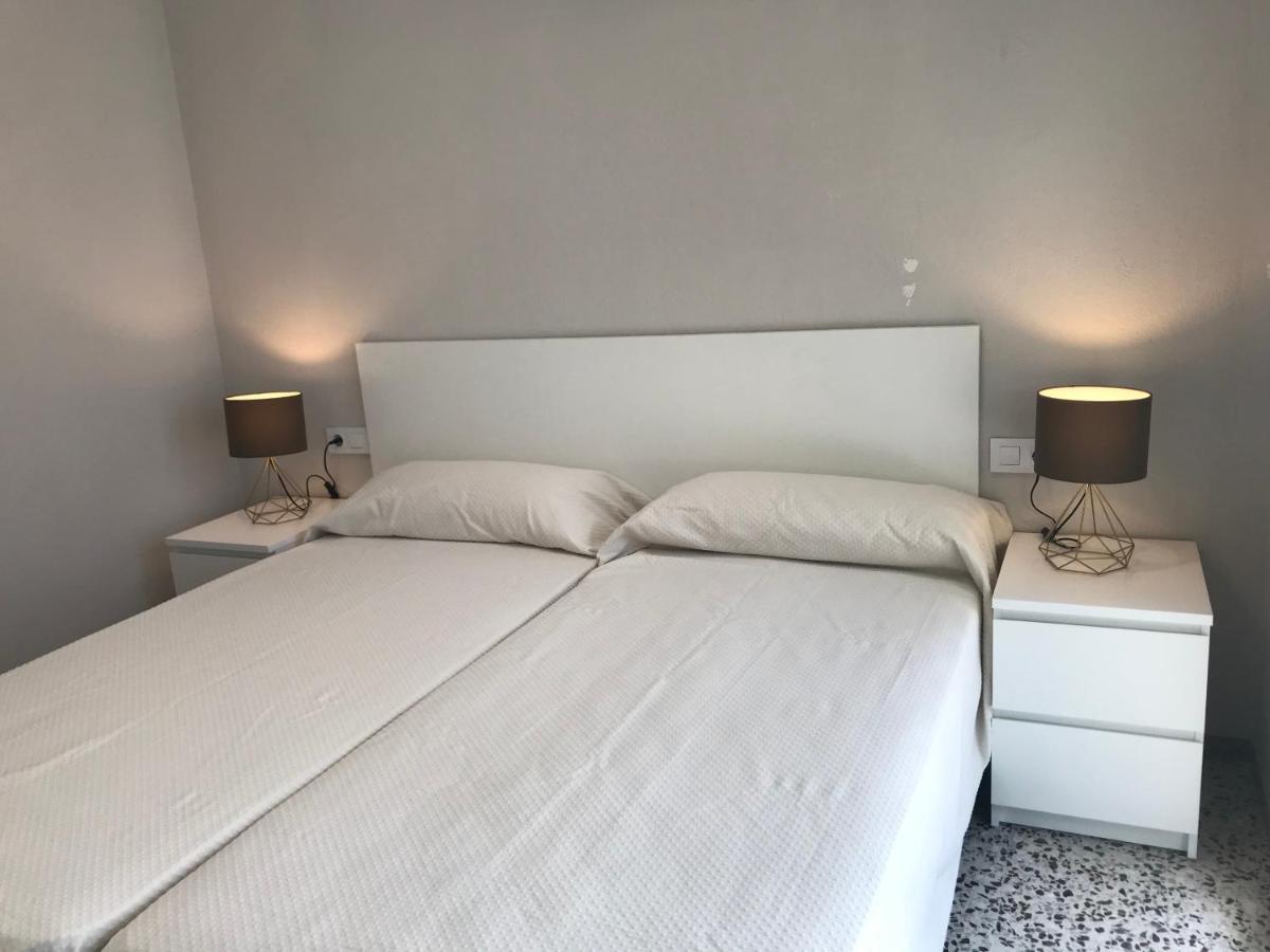 Far Bay Appartement Roses Buitenkant foto